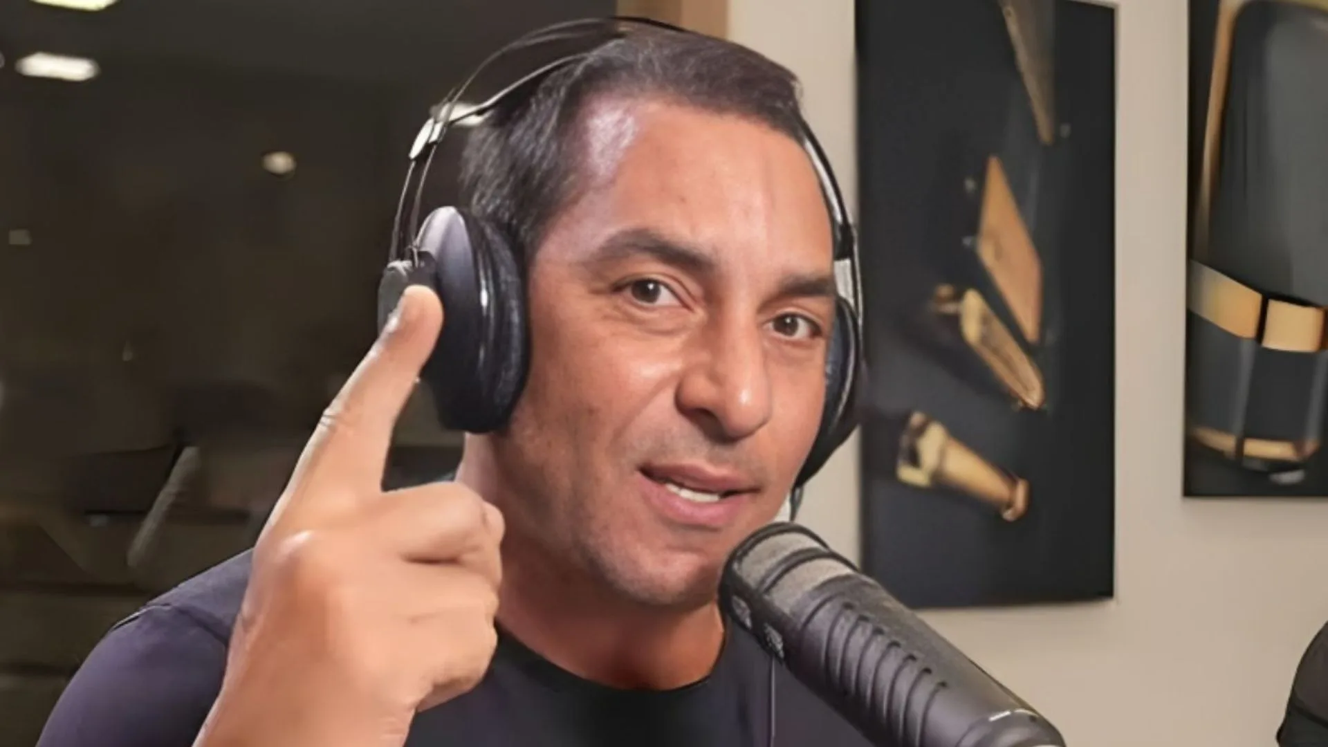 Edmundo elege time exemplo no futebol brasileiro: “Dá show”