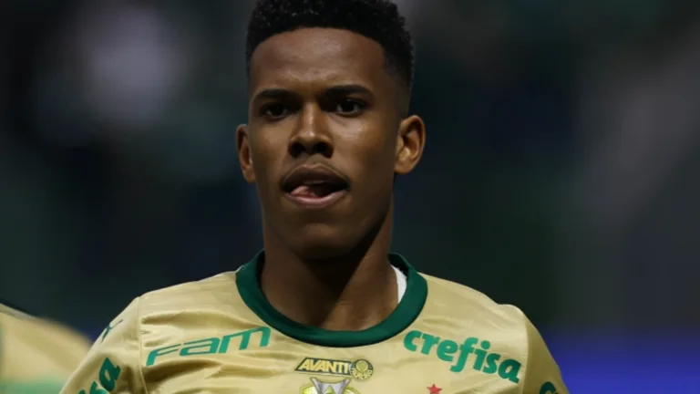 Estêvão, do Palmeiras, manda recado aos rivais pelo título do Brasileirão