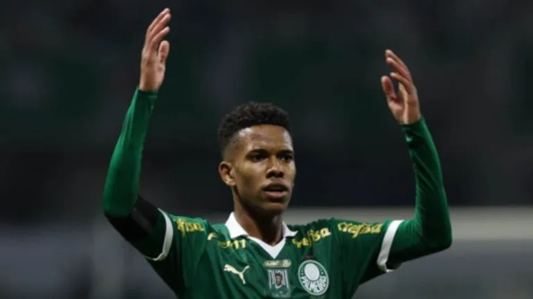 Palmeiras tem três medalhões na briga por vaga de Estêvão