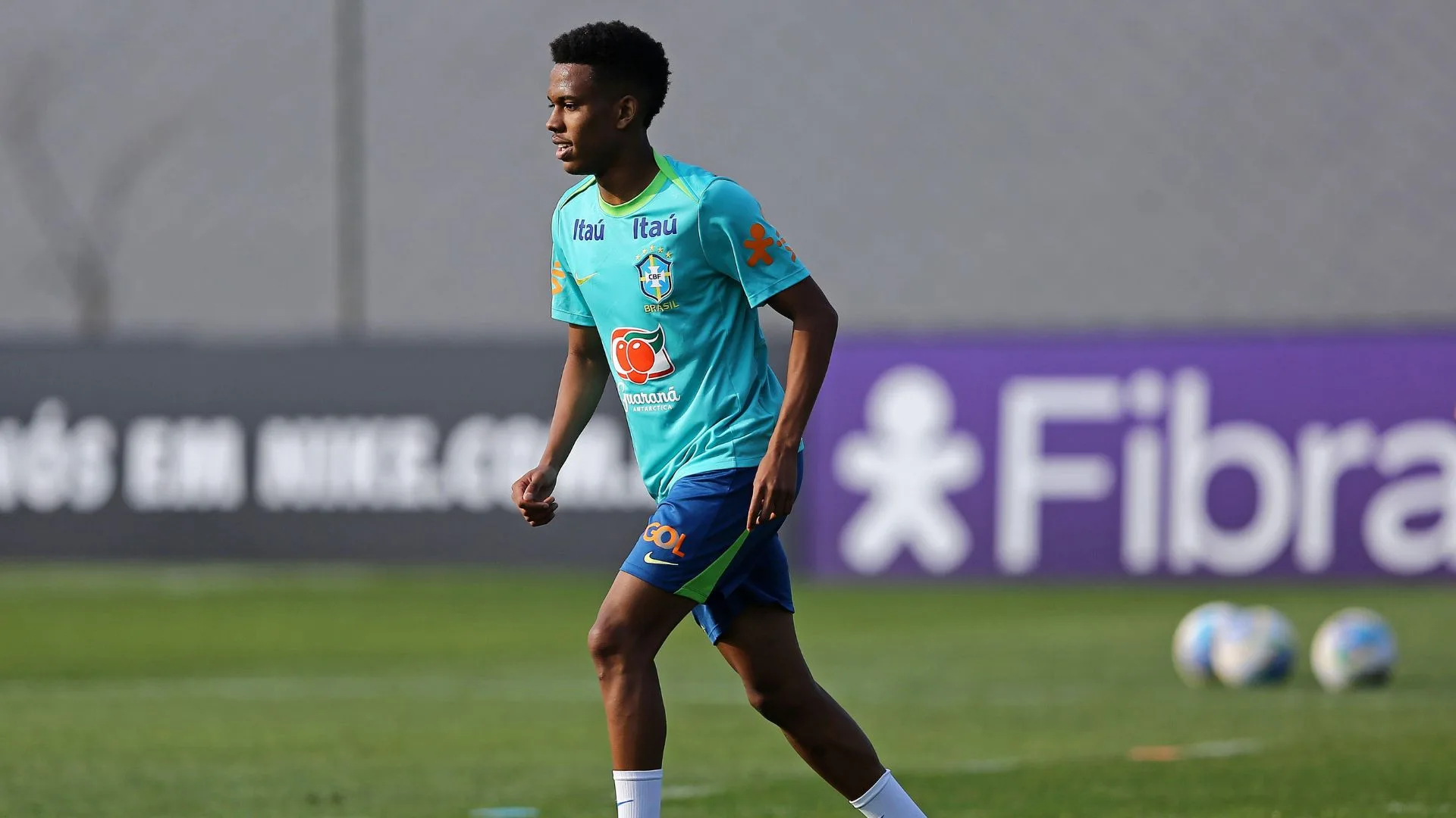 Pilhado defende titularidade de Estevão, do Palmeiras, na seleção brasileira: “Sou fã demais”