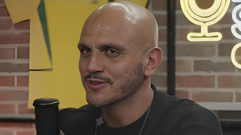 Fábio Santos indica camisa 9 para a seleção brasileira: “Futuramente”