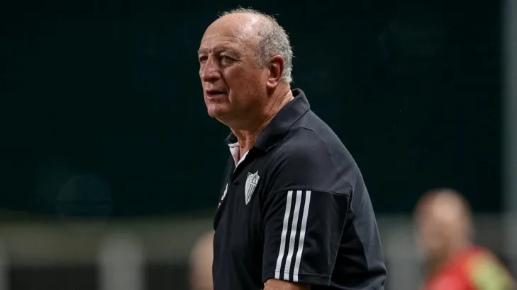 Felipão revela convite para treinar grande time da América do Sul: “Pediu meu telefone” Felipão revela convite para treinar grande time da América do Sul: “Pediu meu telefone”