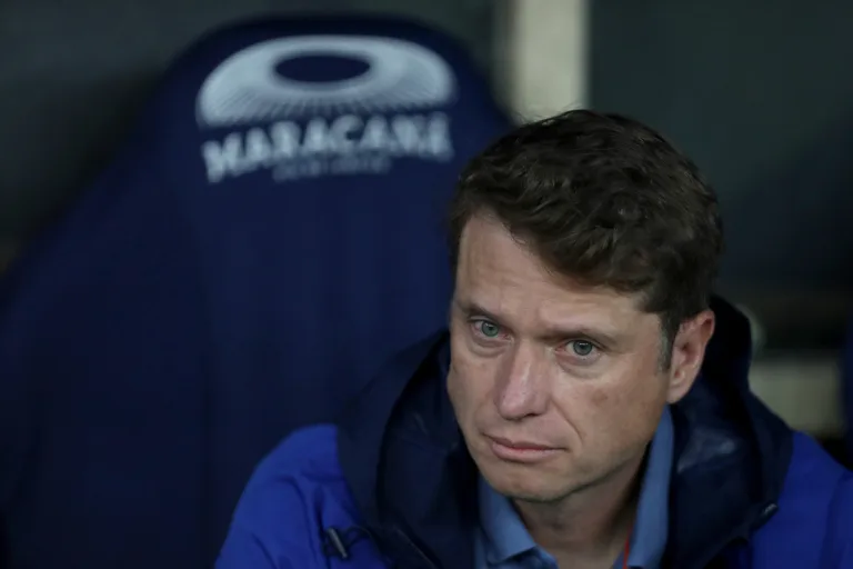 Cruzeiro anuncia demissão do técnico Fernando Seabra