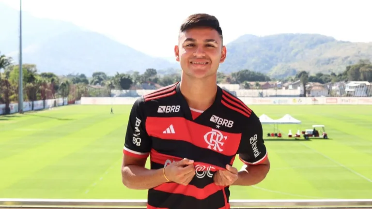 Alcaraz compara Flamengo com futebol argentino e inglês