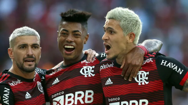 Luxemburgo exalta jogador “raro” que eleva o nível do Flamengo: “Fantástico”
