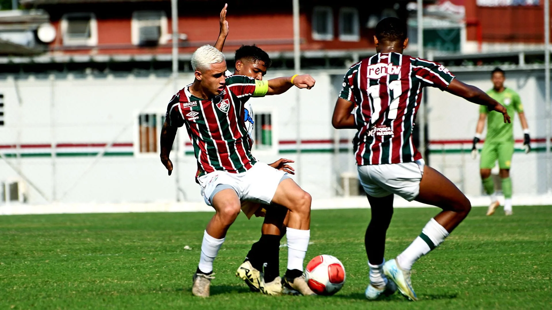 Jogador do Fluminense é acusado de injúria racial e encaminhado à delegacia