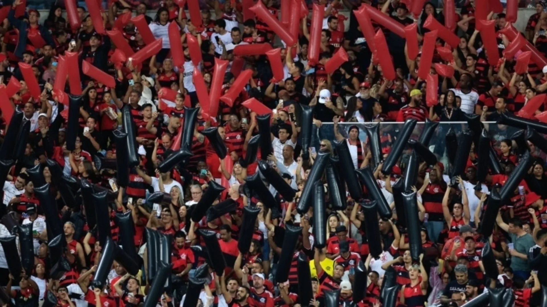 Gil aponta torcida do futebol brasileiro que não apoia o tempo todo