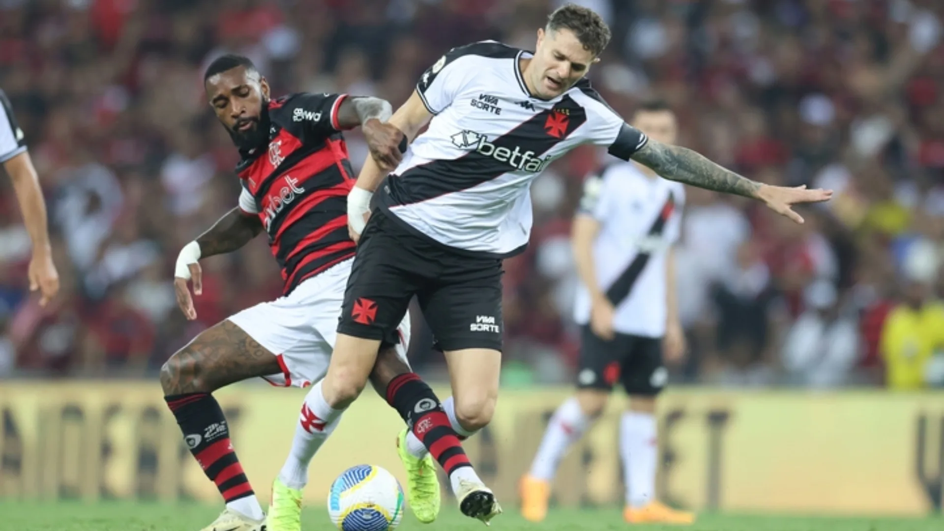 Gerson, do Flamengo, alfineta Vasco após empate amargo: “Dominamos o jogo todo”