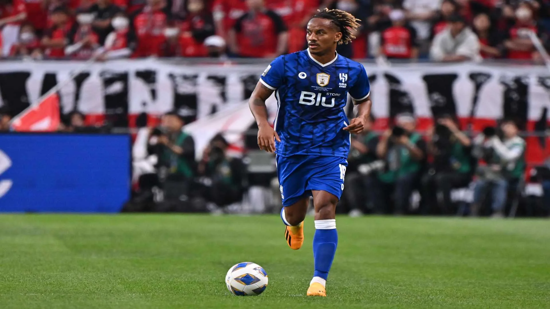 Corinthians regulariza contratação de André Carrillo