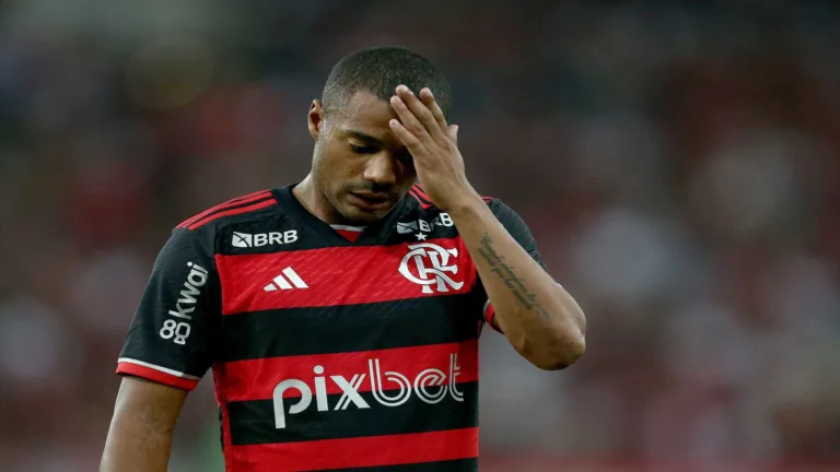 De La Cruz promete medidas cabíveis após ser exposto pelo DM do Flamengo e torcida fica revoltada: “Já estava desvalorizado”