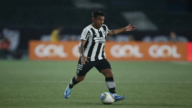 Peñarol anuncia a contratação de ex-jogador do Botafogo