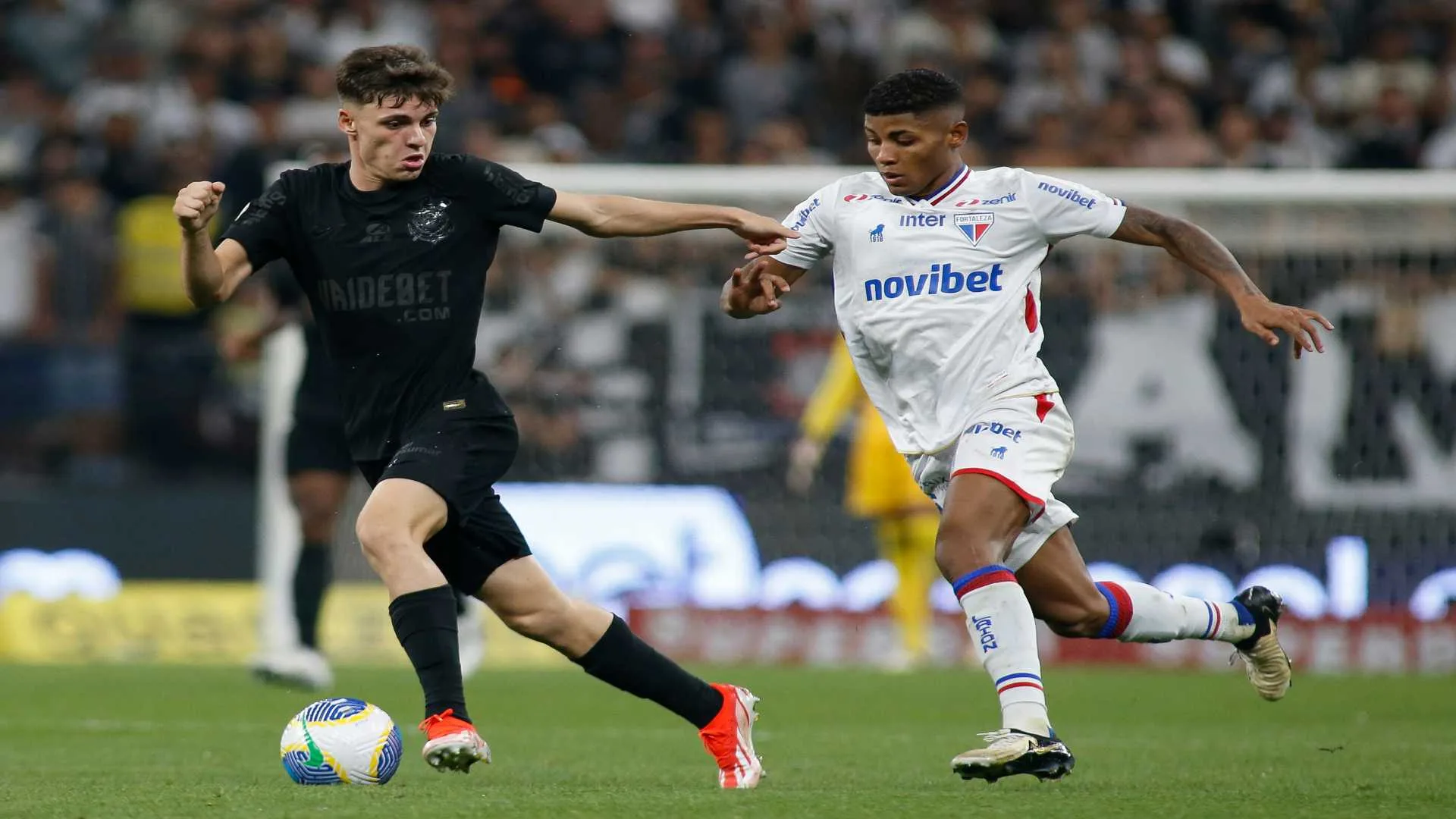 Com golaço de Coronado, Corinthians vence o Fortaleza na Sul-Americana