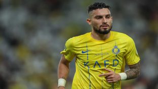 Jogador atuava pelo Al Nassr, equipe defendida por Cristiano Ronaldo, na Arábia Saudita (Yasser Bakhsh/Getty Images)