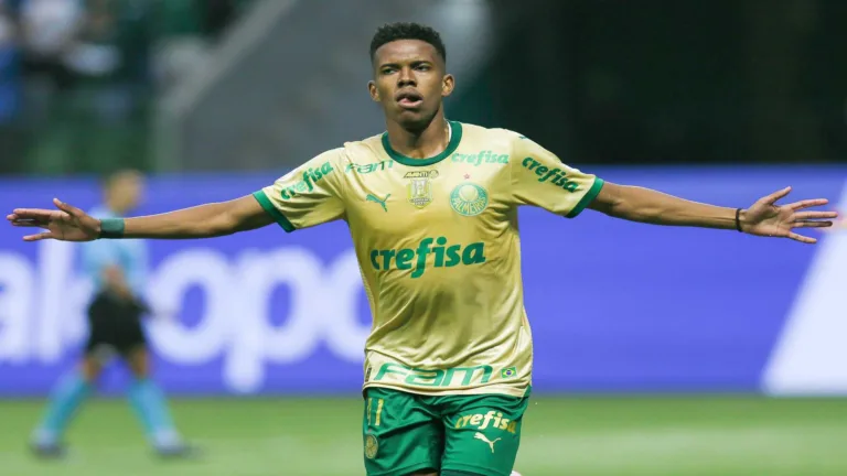 Técnico do Chelsea acompanha desenvolvimento de Estêvão no Palmeiras