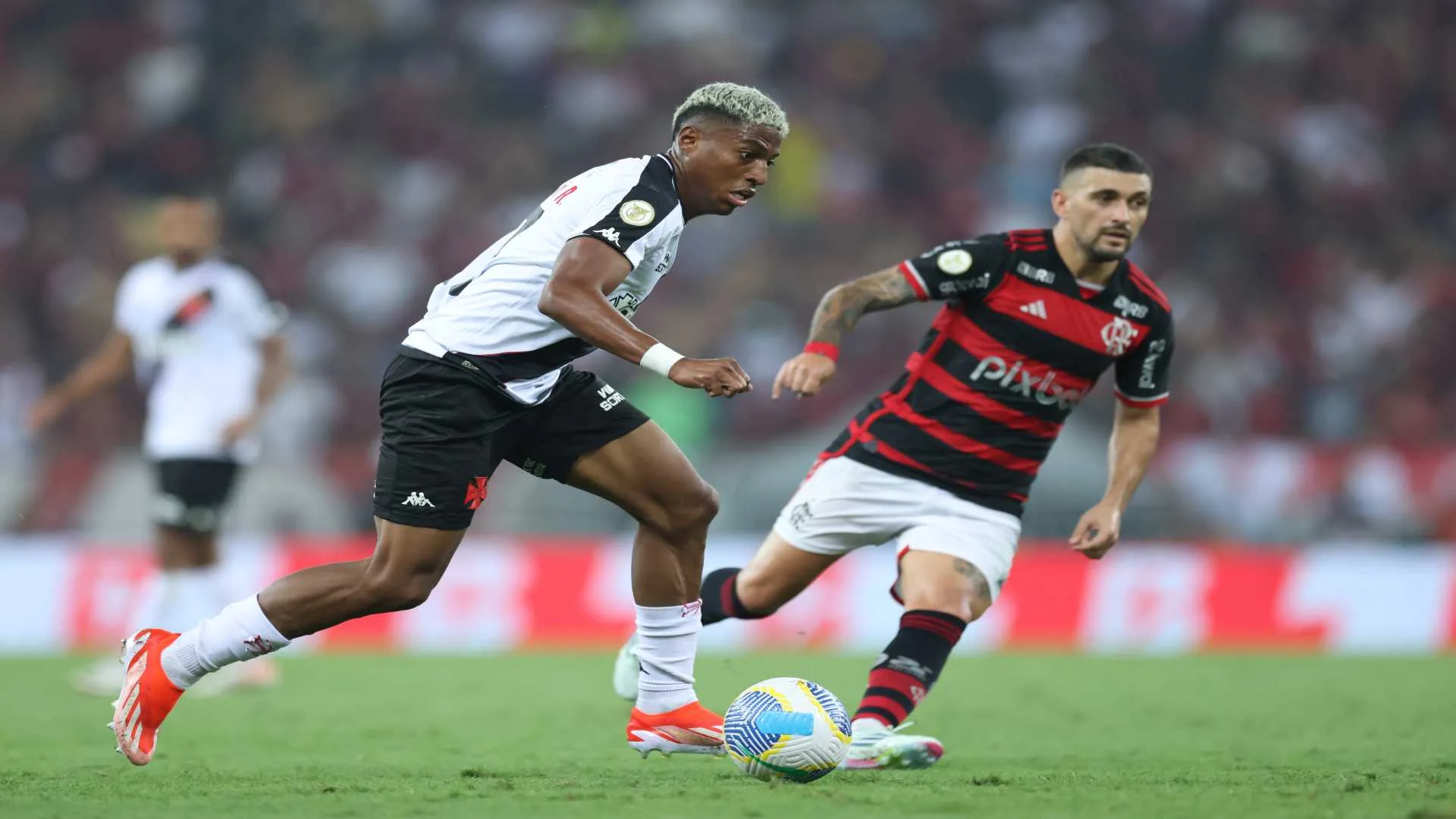 Torcedores se envolvem em tumulto após clássico Flamengo x Vasco