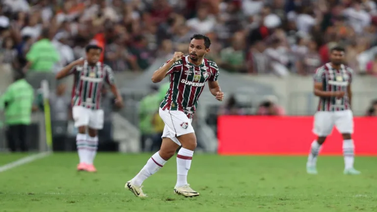 Fluminense marca no fim e garante vitória contra o Atlético-MG na Libertadores