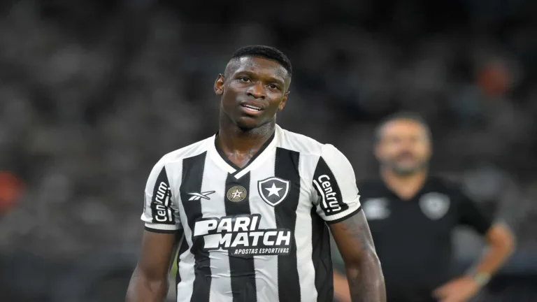 Luiz Henrique, do Botafogo, é eleito o craque do Brasileirão em agosto