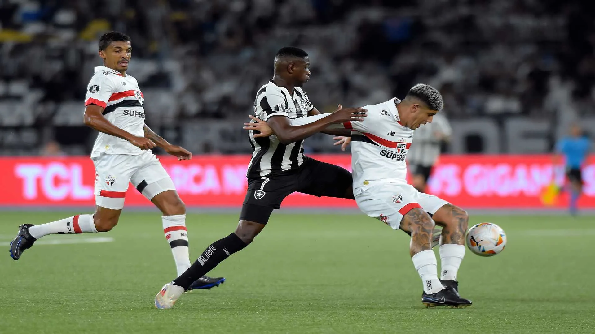 Em jogo disputado, Botafogo e SPFC empatam pela Libertadores