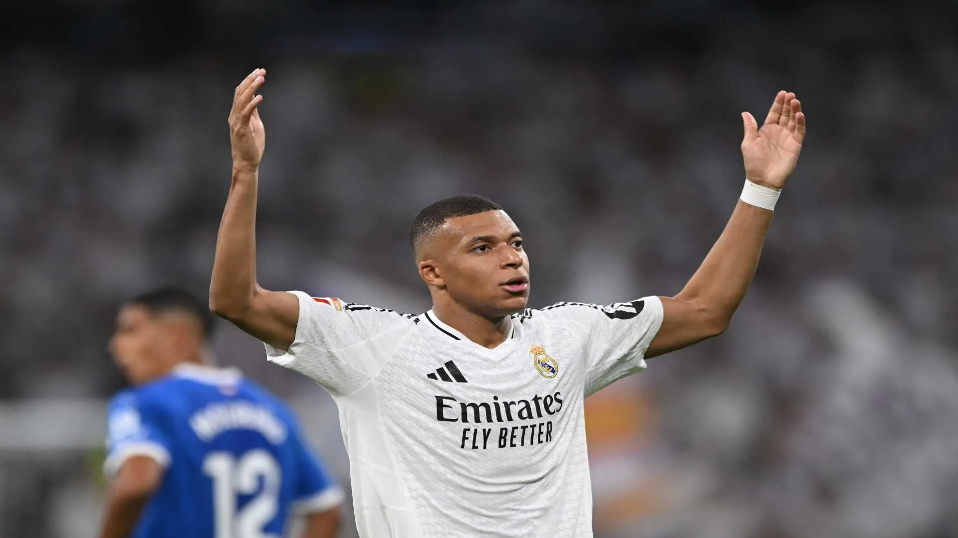 Real Madrid leva susto, mas vence Alavés com gol de Mbappé