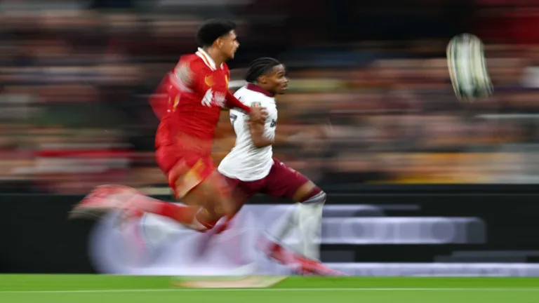 Com time misto, Liverpool atropela o West Ham pela Copa da Liga