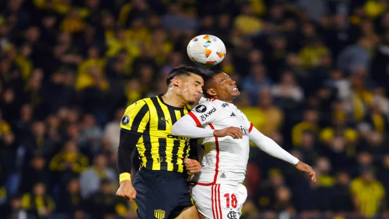 Flamengo empata com o Peñarol e dá adeus à Libertadores