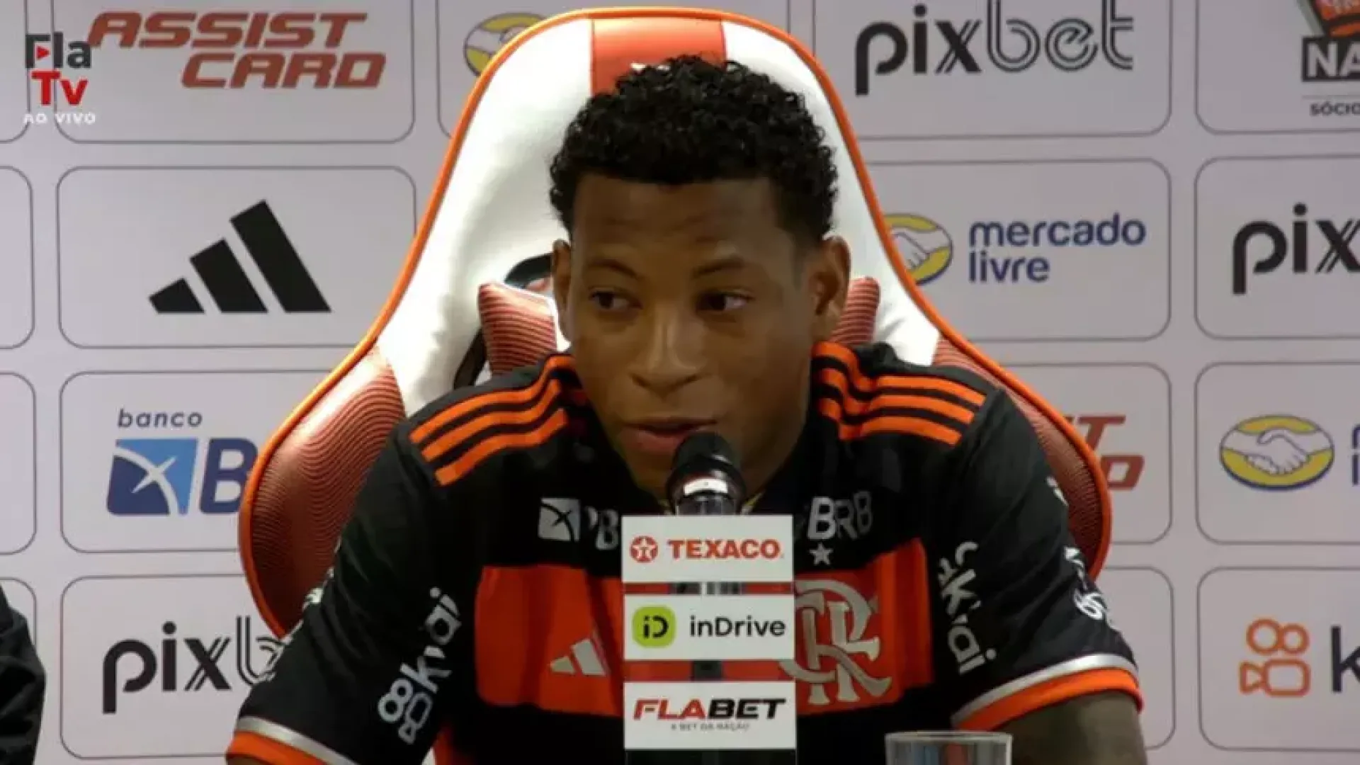 Plata, do Flamengo, revela que tem atacante como inspiração no clube