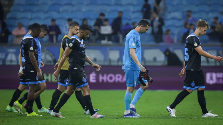 Ribeiro Neto detona postura do Grêmio em 2024: “Refém de um profissional”