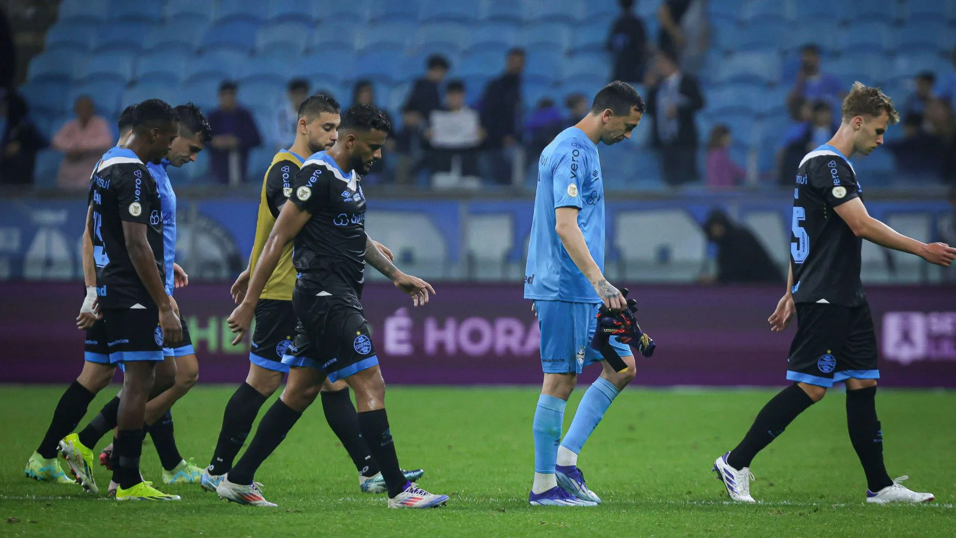 Ribeiro Neto detona postura do Grêmio em 2024: “Refém de um profissional”