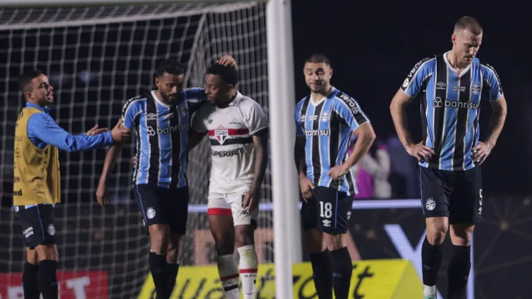 Alex Bagé desabafa ao citar risco de rebaixamento do Grêmio: “É de enlouquecer”