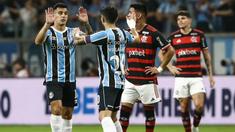 Grêmio supera Flamengo alternativo na Arena e se afasta do Z-4 do Brasileirão