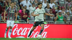 Torcedores do Fluminense ‘recebem’ Gustavo Scarpa com vaias e xingamentos: “Vou levar na boa”