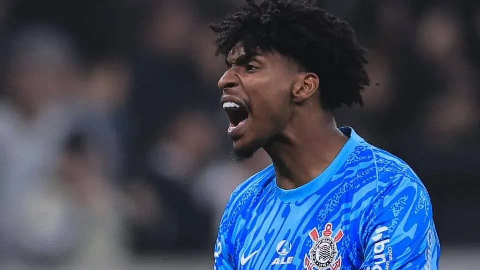 Hugo Souza, do Corinthians, abre o jogo sobre permanência no clube