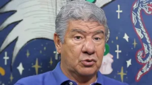 Joel Santana critica queda de rendimento do Flamengo e cita desconforto com Filipe Luís: “Mexe no time todo dia”