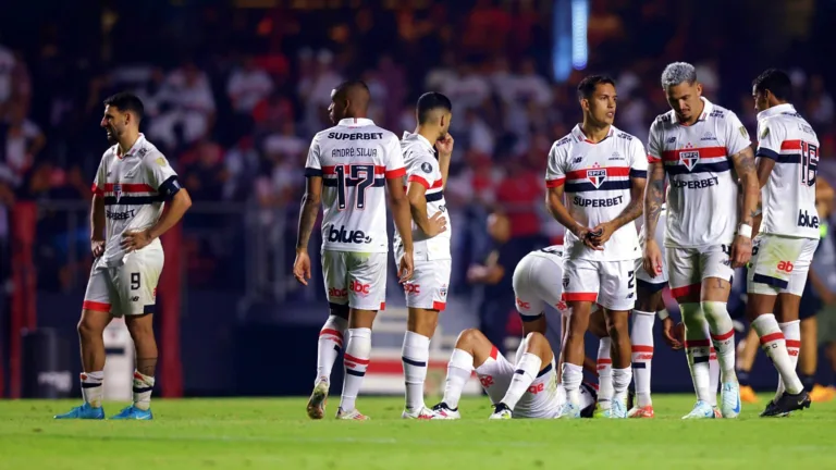 Denílson não se amedronta e lista “culpados” pela eliminação do SPFC na Libertadores