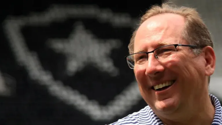 John Textor, do Botafogo, cita clube brasileiro que pode sonhar com títulos se virar SAF