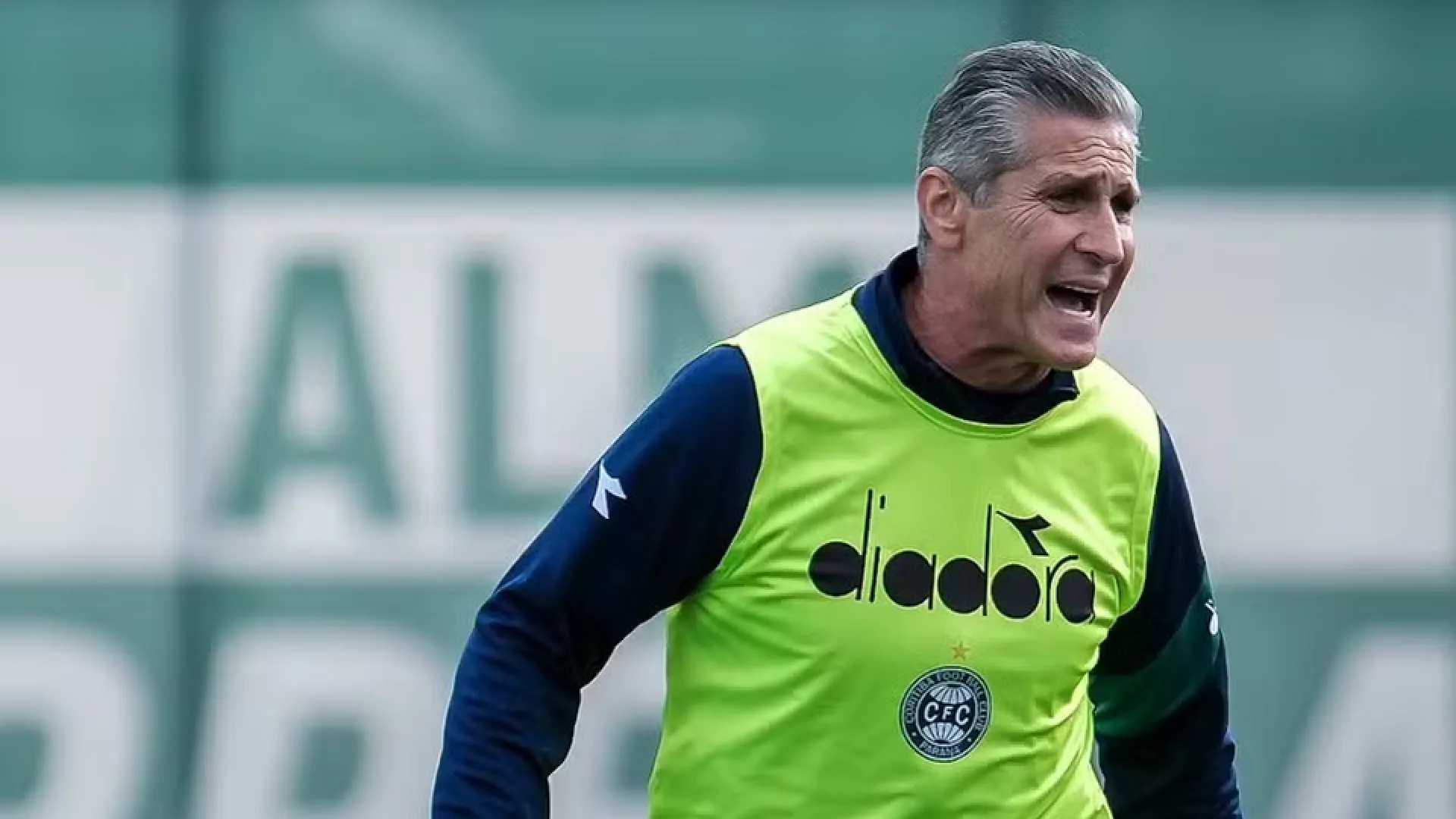 Ex-Vasco, Jorginho dispara contra CBF e rasga elogios a técnico brasileiro: “Tem fome de vitória” 