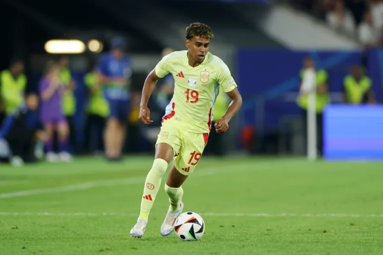 Espanha goleia a Suíça na Liga das Nações com Lamine Yamal sem brilho    