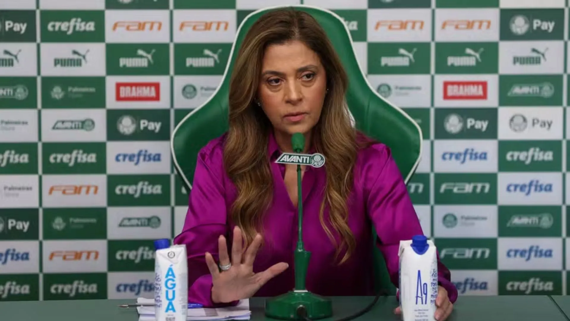 Leila Pereira, do Palmeiras, abre o jogo sobre polêmica de jogador: “Vou esperar”
