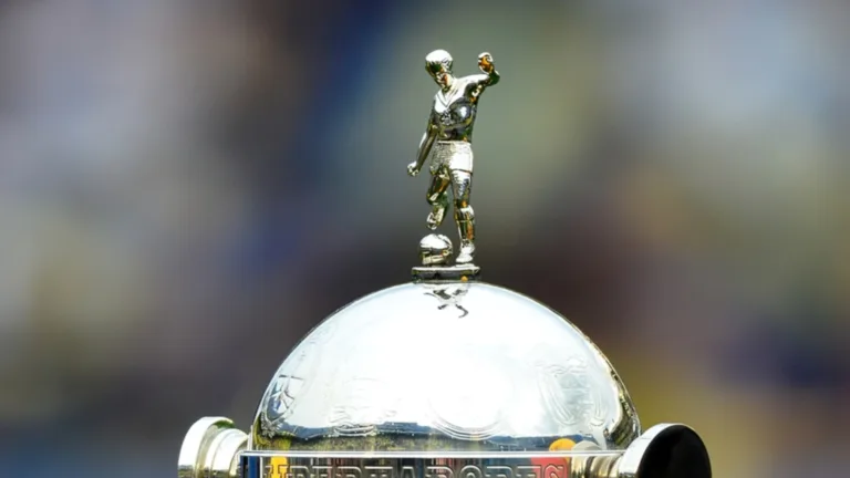 Luís Fabiano antecipa final e campeão da Libertadores: “Eu acho”