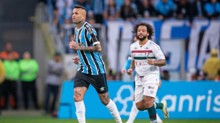 Luan, ex-Corinthians e Grêmio e mais: jogadores livres no mercado da bola