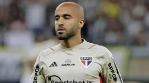 Lucas Moura, do SPFC, aponta torcida que “dá aulas” no Brasil