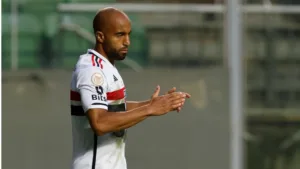 Lucas Moura, do SPFC, indica time a ser batido no futebol brasileiro: “Muito forte” 