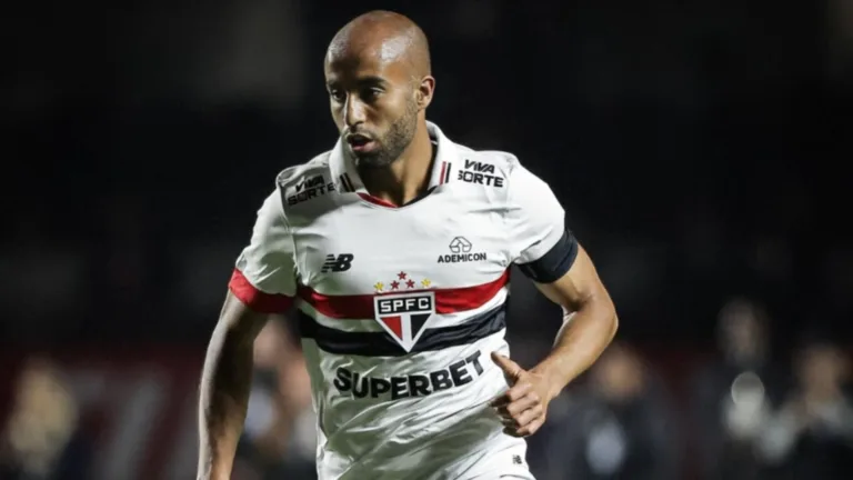 Torcedores do SPFC deixam recado para Lucas Moura após eliminação na Libertadores