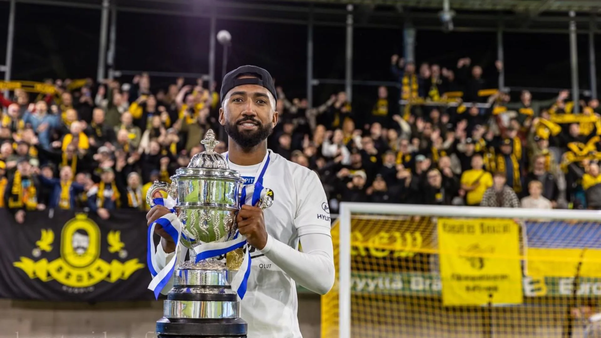 Atacante brasileiro comemora título da Copa da Finlândia: “Mais um pra coleção” 