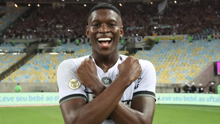 Luiz Henrique leva “puxão de orelha” em vitória do Botafogo: “Foi preciso” 