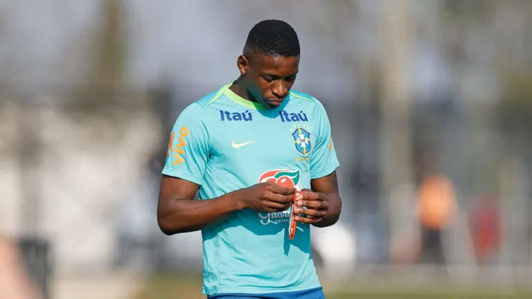Luiz Henrique, do Botafogo, aponta técnico diferenciado do Brasil hoje: “Excelente”