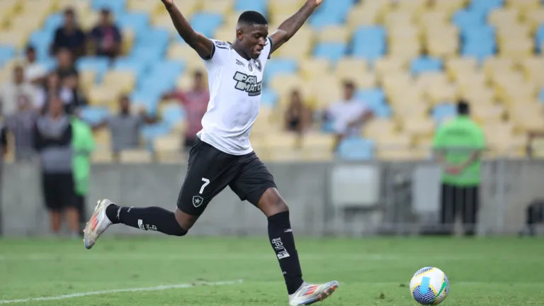 Botafogo vence Fluminense no Brasileirão com Luiz Henrique aproveitando vacilo no final