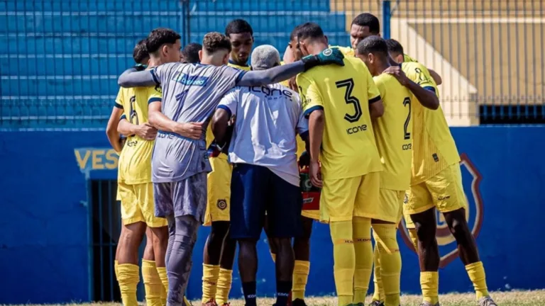 Gandula abre o jogo sobre suposta ofensa de jogador do Fluminense: “Fui chamado de escravo”