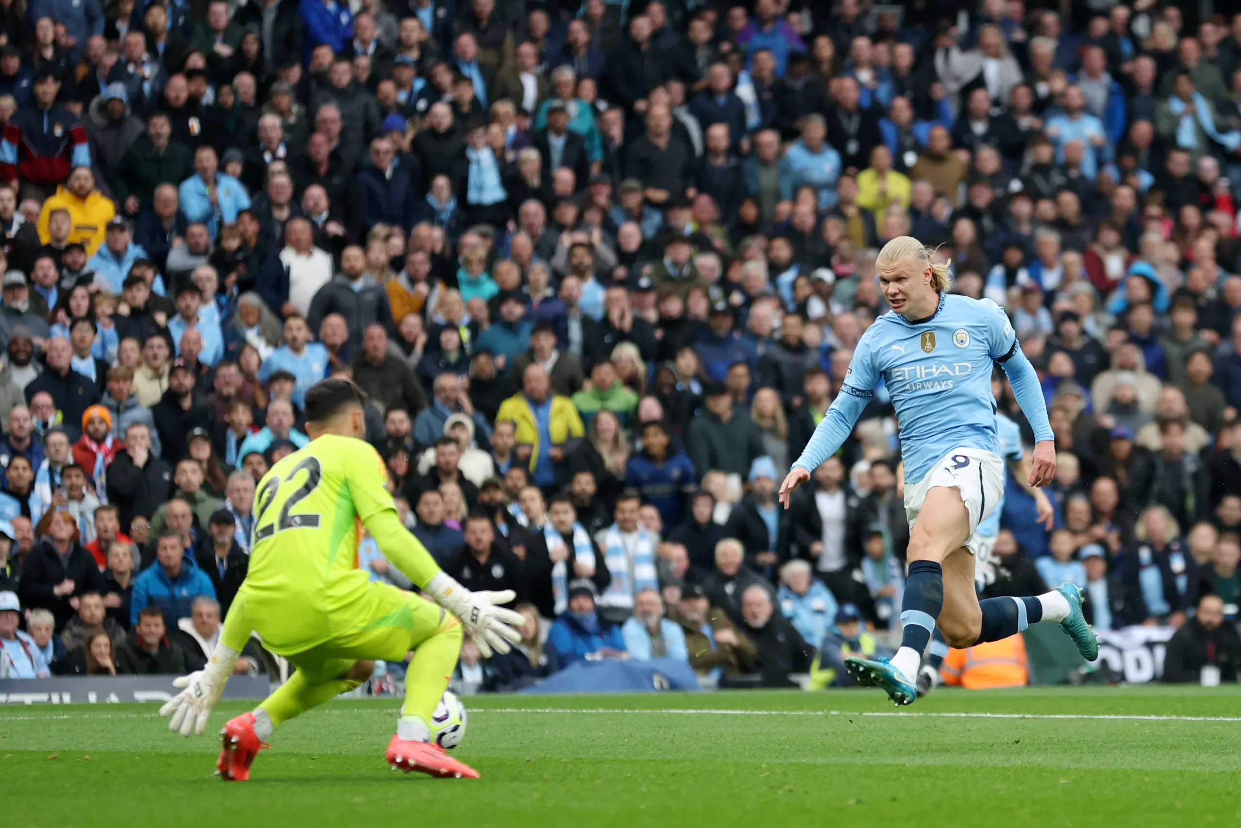 Haaland faz o seu 100º gol pelo Manchester City, mas os Citizens só empatam em casa com o Arsenal