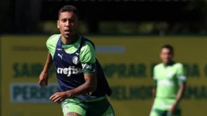Time do Brasileirão faz sondagens por Marcos Rocha, do Palmeiras